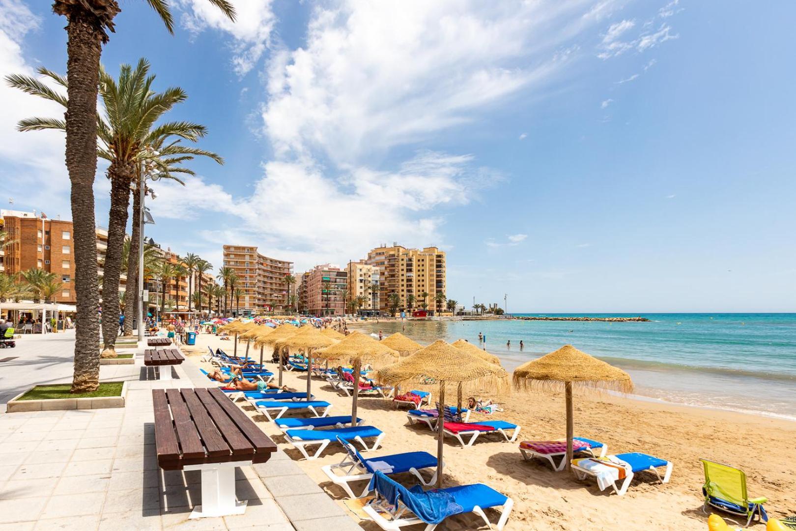 Lovely Apartment Near The Sea Торевьиа Экстерьер фото